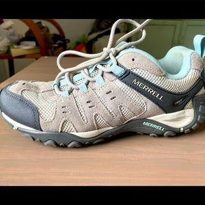 Women’s memory foam Merrell hiking shoes, size 8.5